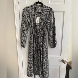 Black and white size XS shirt dress